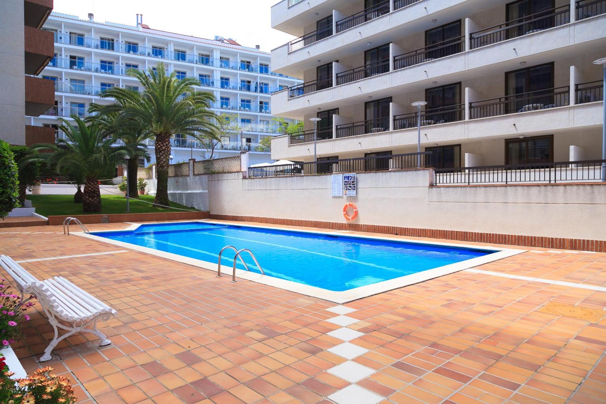 Uhc Casalmar Apartments Салоу Екстериор снимка